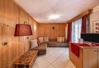 Eurochalet- R2 has Balcony rooms