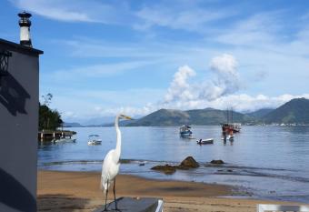 Casa p   na areia em Angra dos Reis has Smoking/Balcony rooms