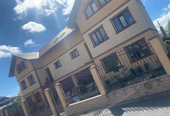 Casa Andrei has Balcony rooms