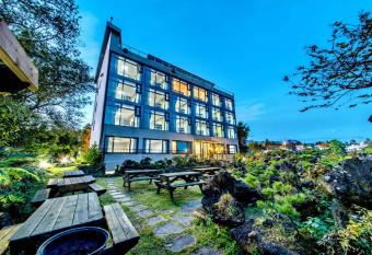 Olleyo Resort allows 18 year olds to book a room