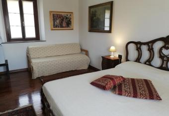 La Foresteria dei Baldi has rooms with a private hot tub