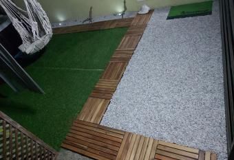 Tartane.beach.spa 2 has rooms with a private hot tub