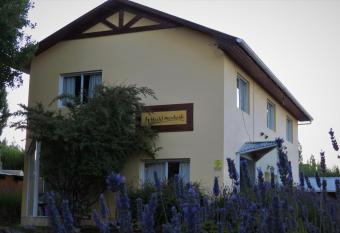 AONIKENK HOSTEL has Balcony rooms