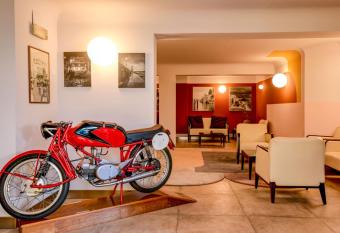 Hotel City has Balcony rooms