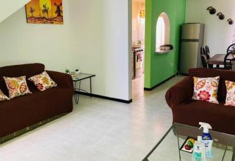 CASA RECIEN REMODELADA TODO NUEVO CENTRICA has Balcony rooms