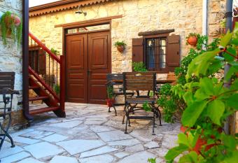 Agrovino Lofou has Balcony rooms