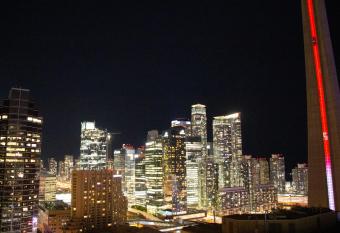 Downtown High-rise Condo- CN Tower View has rooms with a private hot tub