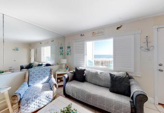 Vista Del Mar has Balcony rooms