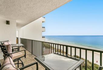 One Seagrove Place has Balcony rooms
