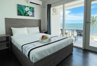 Sailors Beach Fiji has Balcony rooms