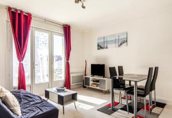 Appartement d une chambre avec balcon et wifi a Saint Jean de Monts has Balcony rooms