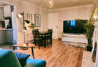 City Centre Apartment- Beautiful Old Town- Parking has Balcony rooms