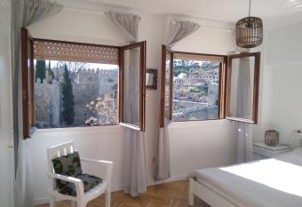 Casa Paseo del Tajo-CON PARKING GRATIS - 3 habitaciones allows 18 year olds to book a room