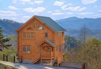 Awesome Views 3br Cabin Hot Tub Game Room has Balcony rooms