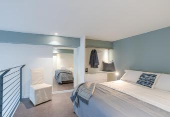 Suite Tigli - by MyHomeInComo allows 18 year olds to book a room