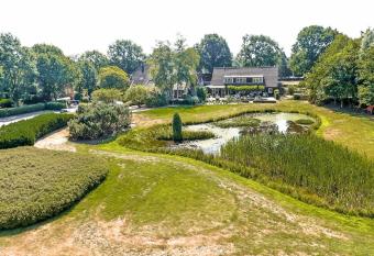 Herberg de Loohoeve has Balcony rooms
