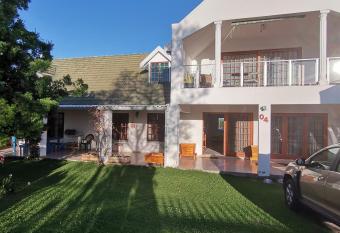 The Whitehouse has Balcony rooms