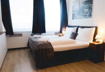 Hotel U   evce has rooms with a private hot tub