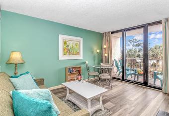 Beach Colony Resort Unit 208, Beautiful Oceanfront Condo, 1 bedroom, 1 bath Perfect for 6 allows 18 year olds to book a room