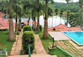 Wave Lakeview Resort & Spa by CITRINE has Balcony rooms