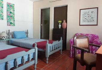 Habitaci  n Econ  mica independiente cerca de IMSS allows 18 year olds to book a room