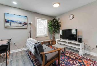 Refreshing 2-Bedroom House in Central Hopewell has Balcony rooms