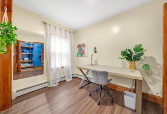 Comfy 1BD 1BTH Apt in Boston City Center allows 18 year olds to book a room