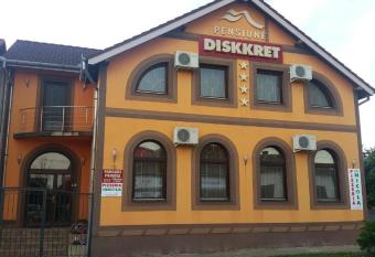 Pensiunea Diskkret has Balcony rooms