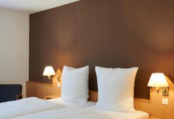 Augustin  s Hotel allows 18 year olds to book a room