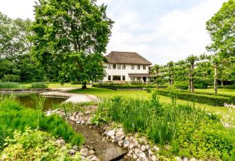 Raesborre has Balcony rooms