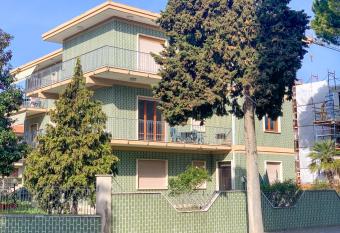 Parco della Pace has Balcony rooms