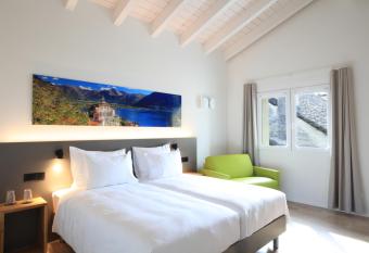 Charme Hotel al Torchio allows 18 year olds to book a room