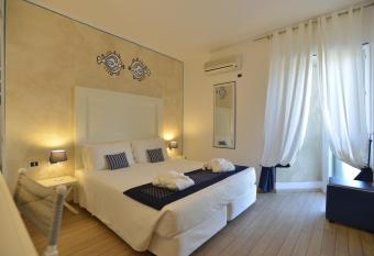 UNAHOTELS Club Hotel Ancora allows 18 year olds to book a room
