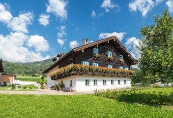 Hohlbichl Gut has Balcony rooms