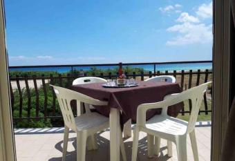 attichetto vista mare has Balcony rooms