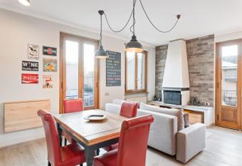 Appartamento Tofanelli - Affitti Brevi Italia has Balcony rooms