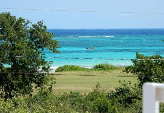 Coral Turtle- Beach House has Balcony rooms