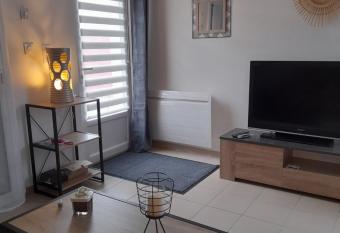 La P  pite de l oc  an allows 18 year olds to book a room