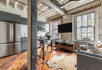 Mint House New Orleans - Riverside allows 18 year olds to book a room