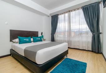 Hotel CGH Bogota Airport allows 18 year olds to book a room