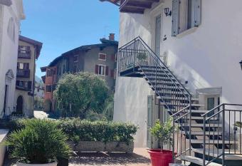 Golden Wind House, cozy and elegant in historic centre has Balcony rooms