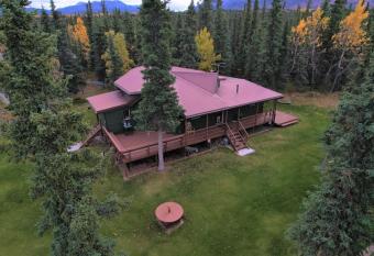 Denali Natl Park 3 Bedroom Home on 5 Acres, hiking and wildlife has Balcony rooms