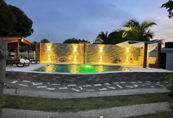 QUINTA LA UNI  N allows 18 year olds to book a room