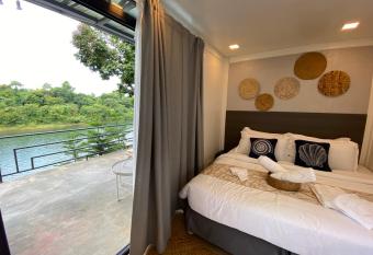 Mountain Lake Resort - Lake Caliraya Laguna has Balcony rooms