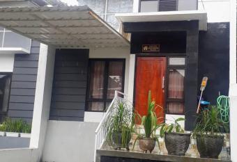 Villa FID Bandungan has Balcony rooms