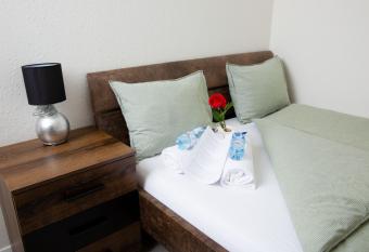 Rustica Yellow n  he Uni, Olma, Spital, FHS allows 18 year olds to book a room