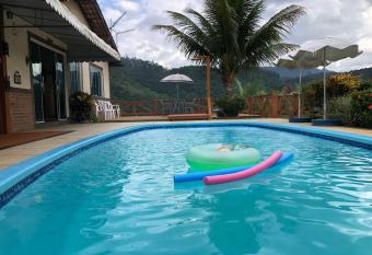 Casa nas montanhas com piscina e vista panor  mica has Balcony rooms