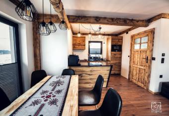 Laura Resort - Luxury Chalets z jacuzzi has Balcony rooms