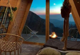 Horizon Lodge Medurec allows 18 year olds to book a room