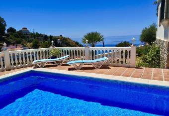 Villa Andaluza has Balcony rooms